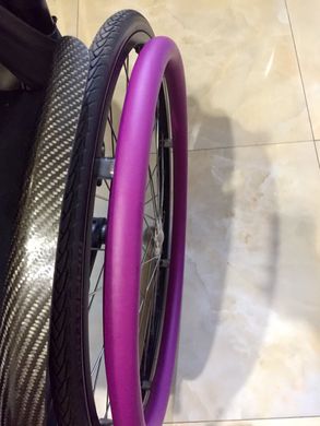 Накладка силиконовая на обруч для инвалидной коляски 24 дюйма поверхность гладкая Фиолетовая. Цена указана за 1 шт.