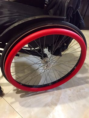 Накладка силиконовая на обруч для инвалидной коляски 24 дюйма поверхность гладкая Красная. Цена указана за 1 шт.
