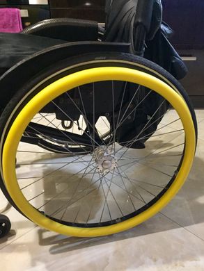 Накладка силиконовая на обруч для инвалидной коляски 24 дюйма поверхность гладкая Желтая. Цена указана за 1 шт.