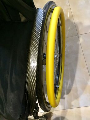 Накладка силиконовая на обруч для инвалидной коляски 24 дюйма поверхность гладкая Желтая. Цена указана за 1 шт.